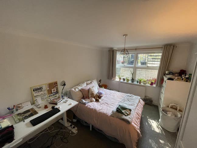 2 bed 1 bath in Clapham junction! 1 year lease Main Photo