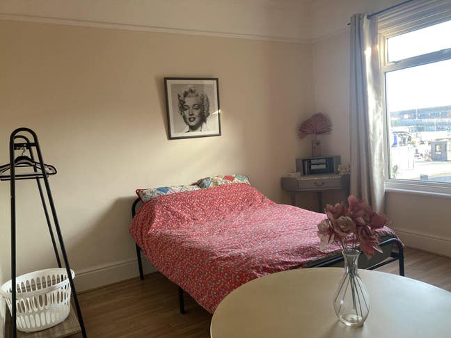 Double Room in Central Family home Main Photo