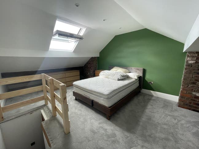 New attic room with king bed in shared house Main Photo