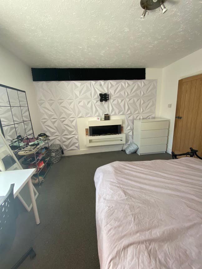 Large Double bedroom  Main Photo