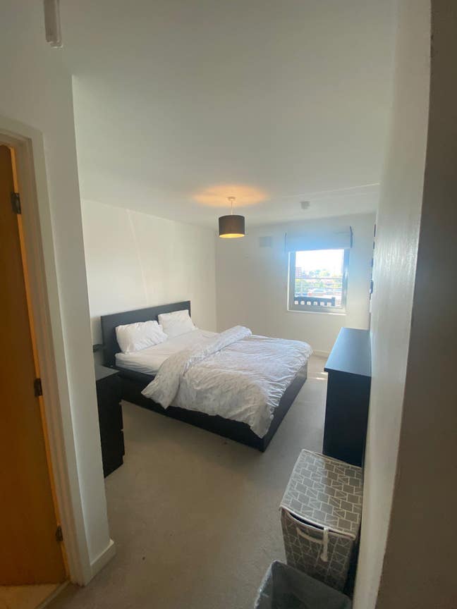 Spacious ensuite double room - perfect location Main Photo