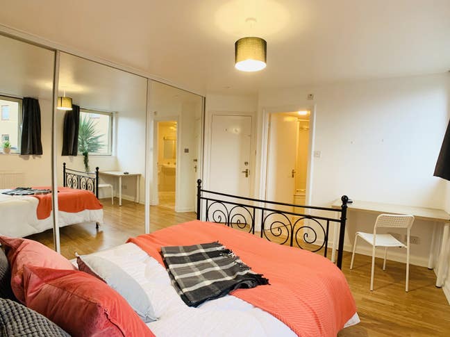 💥 Ensuite Heaven in E1W 💥Hot, Hot, HOT Main Photo