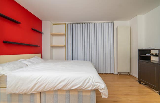 Greenwich Lovely Large Rooms available in Sept!! Main Photo