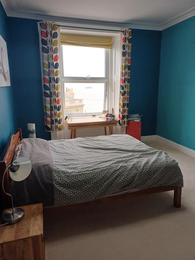 Double room in Georgian flat with great sea views Main Photo