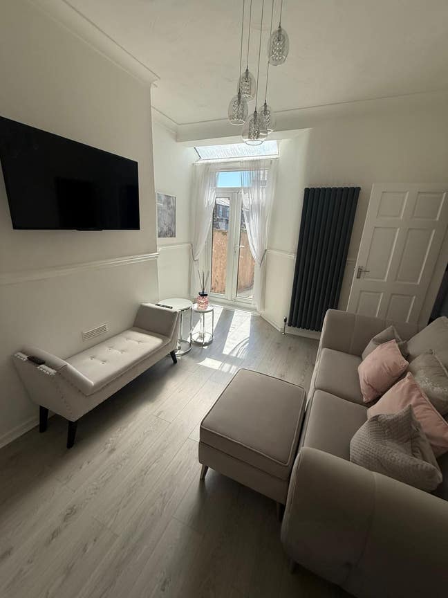 Room in 3 bed tidy house with 1 female.  Main Photo