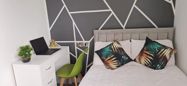 Modern Ensuite Bedrooms, Kingswood High Street  Main Photo