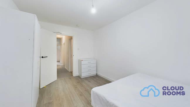 Clean &Comfortable Room Available 💫💫 Main Photo