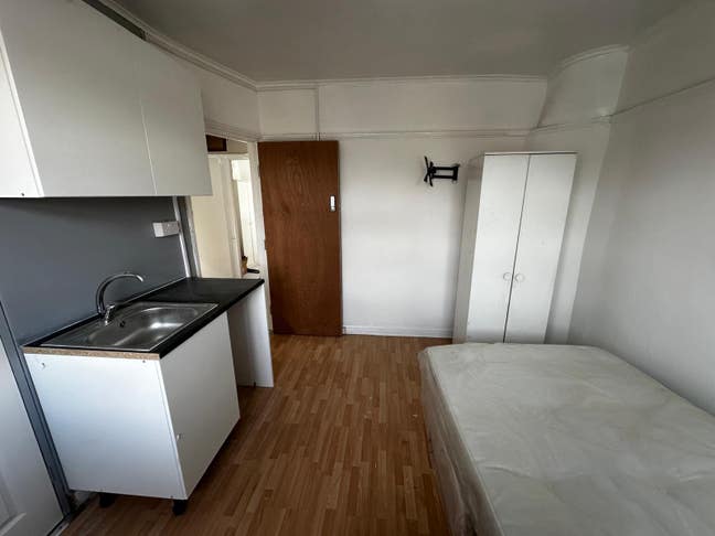 Studio flat to rent in Alperton ( HA0 ) Main Photo