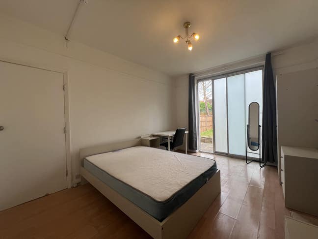 Garden Room in Raynes Park Main Photo