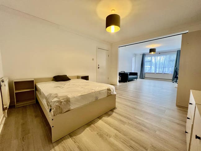 Room In Kingston Vale Main Photo