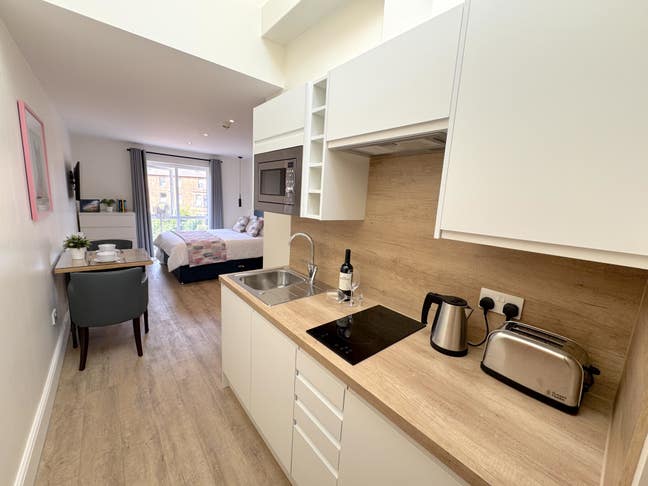 LUXURY Self Contained Studio - Bills Included  Main Photo