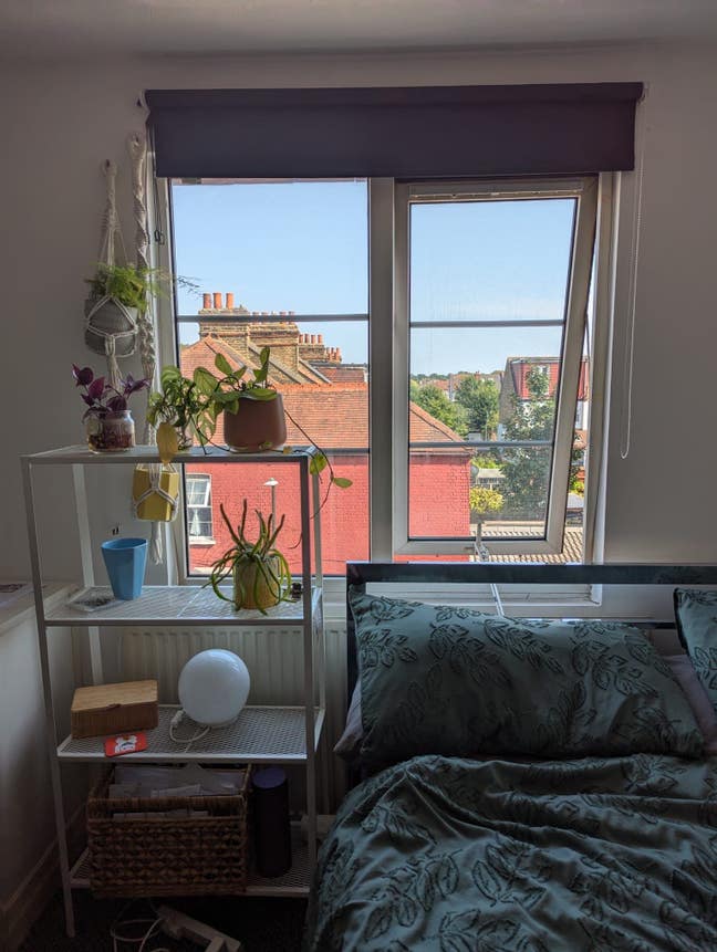 Double Room in quiet house near Tooting Train  Main Photo