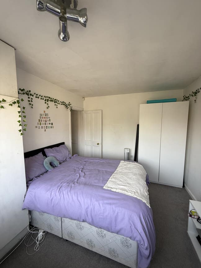 Double room in spacious house  Main Photo