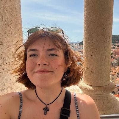 Hi! I'm a full-time working professional in B... Main Photo