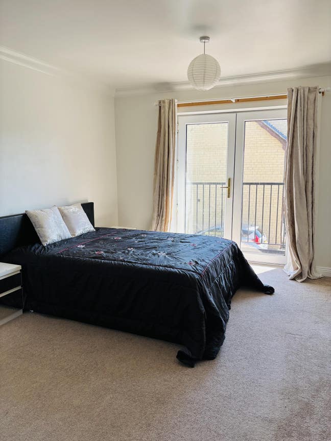 Large double near BV and Bicester Town Centre Main Photo
