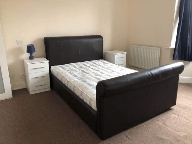 Large Double Room - Suitable for a Couple Main Photo