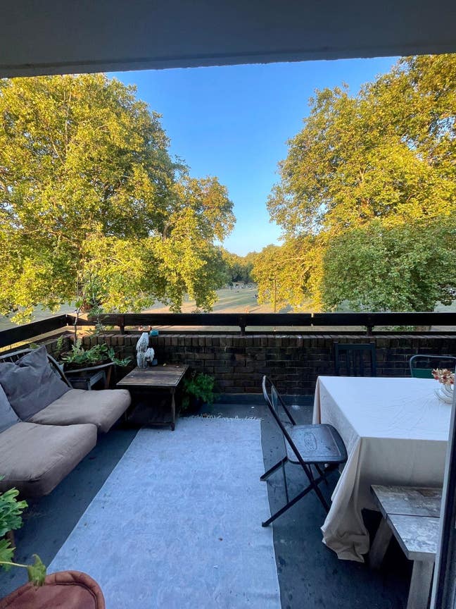 London Fields balcony flat Main Photo