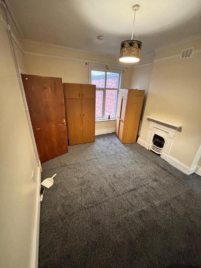 Spacious house 1 double room available to rent  Main Photo