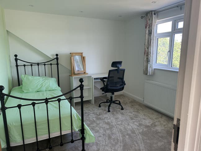 Spacious and bright loft room Main Photo
