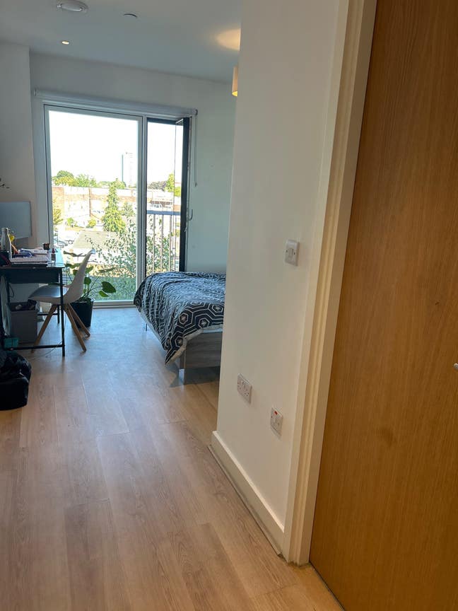 Short Term Let in Big Spacious Ensuite Room  Main Photo