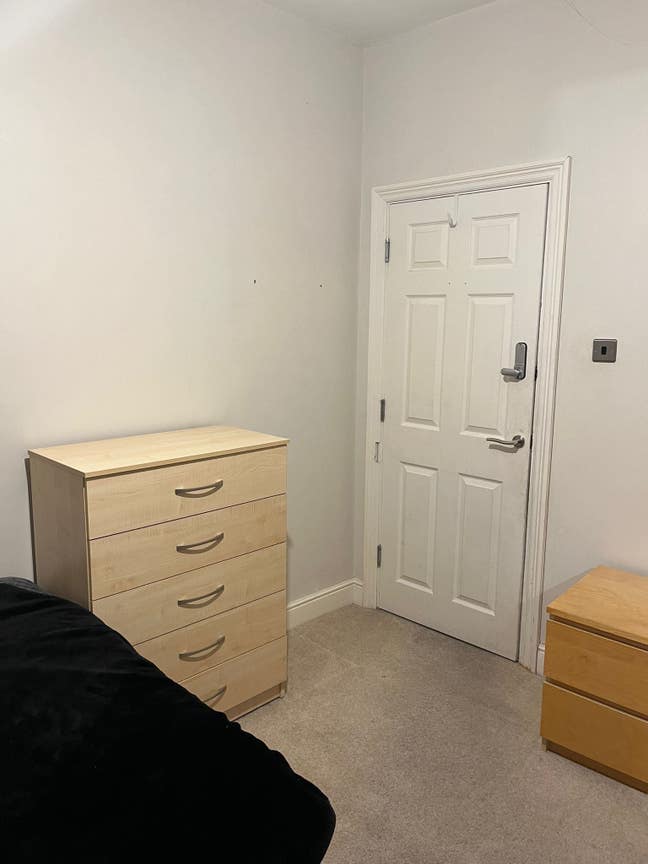Spacious bedroom from £590/PCM -Bills included  Main Photo