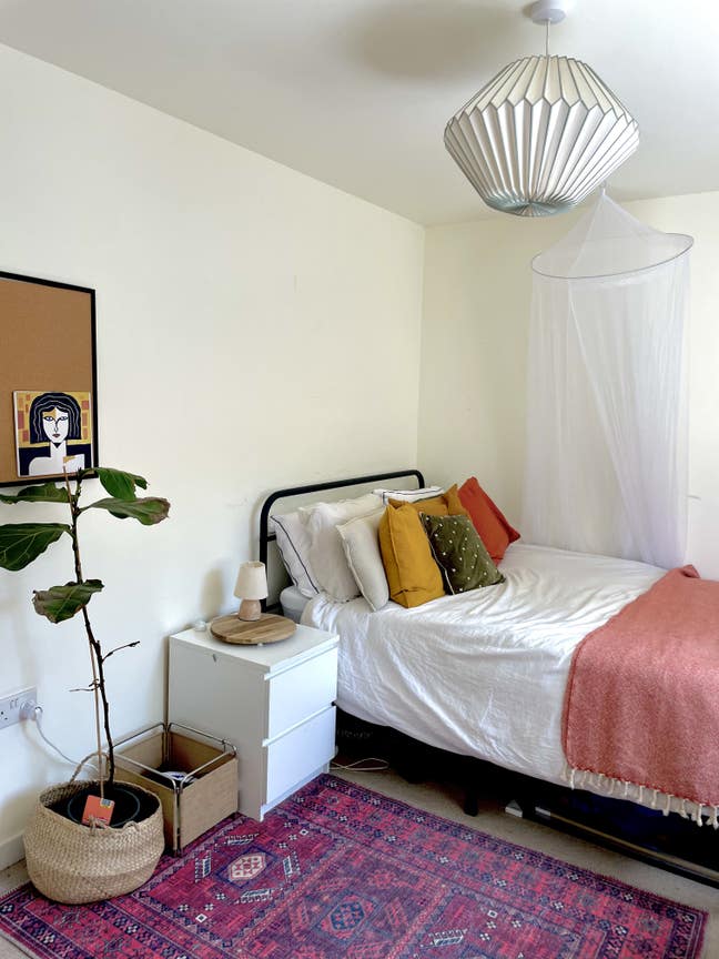 Dec/Jan Sublet bright spacious ensuite Mile End Main Photo