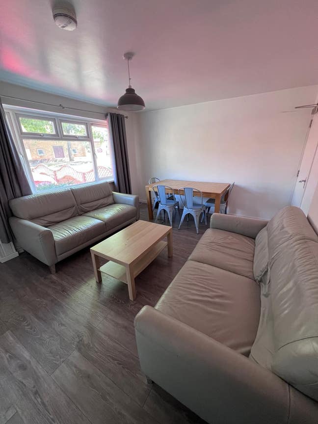 Student Room Available for Group House Main Photo