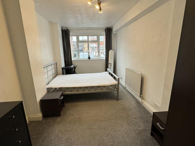 Lovely large double room near Aztec West Main Photo