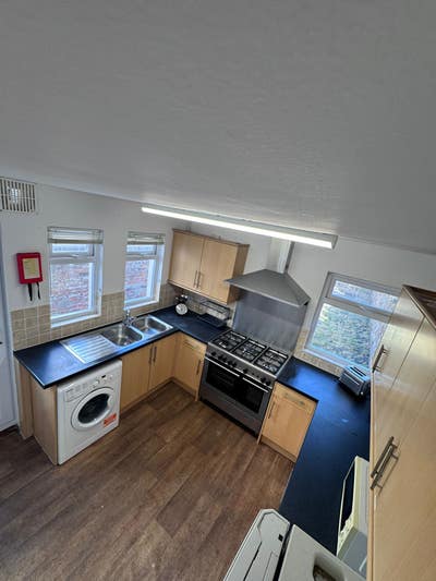 1 x Double room available in shared house  Main Photo