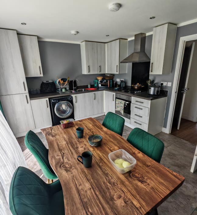 Cosy Double Room in a Clean & Tidy Home Main Photo