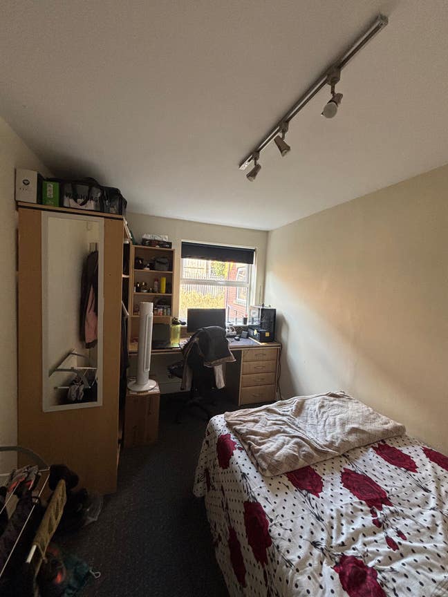Affordable Single Room in Hyde Park (LS6)  Main Photo