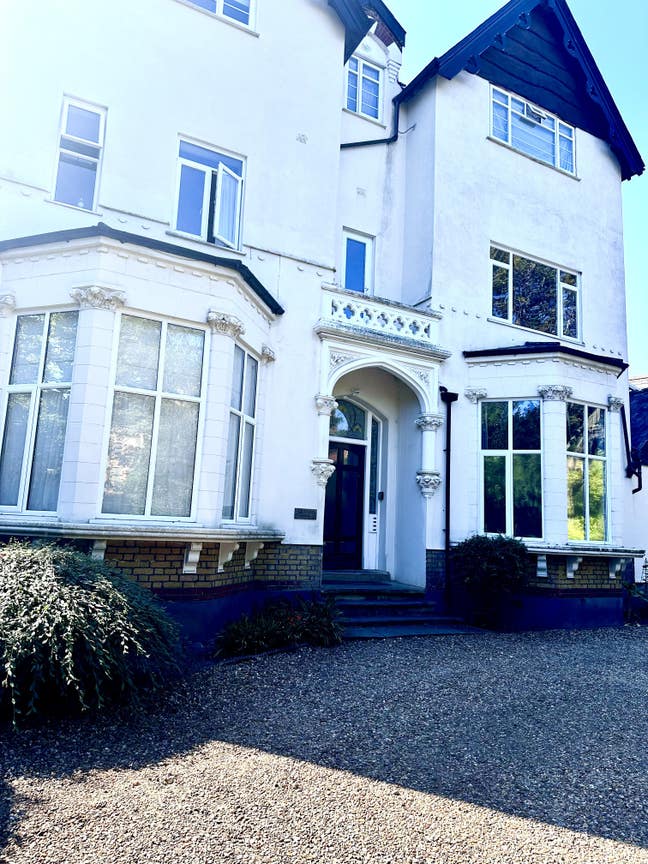 2 rooms available in a Victorian Conversion Flat Main Photo