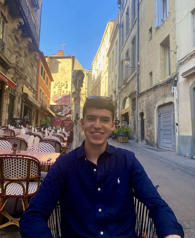 Young professional looking for flatmates! Main Photo