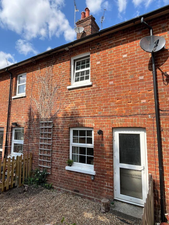 House to rent - 2/3 bedrooms Main Photo