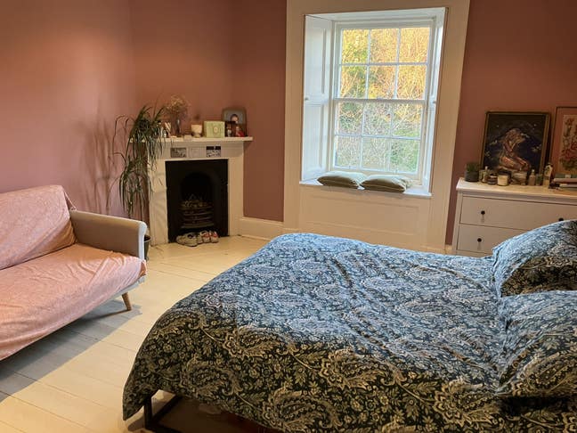 Double bedroom on top floor beside Botanic gardens Main Photo