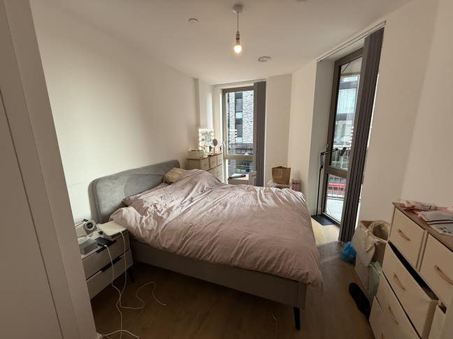 Modern ensuite room near East India Main Photo
