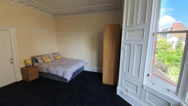 Amazing Bedsit Room Available in West End Main Photo