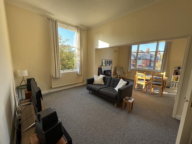 Spare Room In 2 Bed Flat (Excellent Location) Main Photo