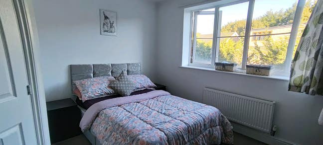 Ensuite Double bedroom. Right behind NHS Hospital Main Photo