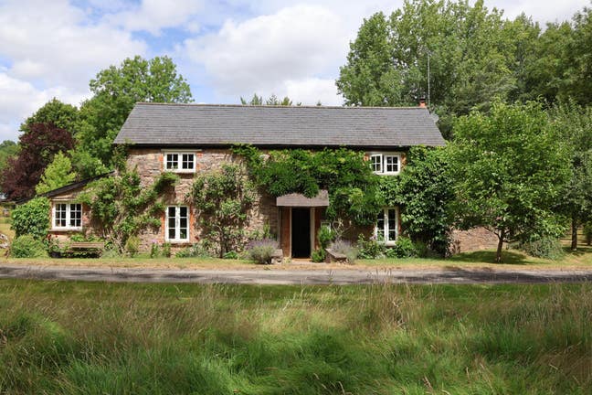 Two lovely rooms in delighful country cottage  Main Photo