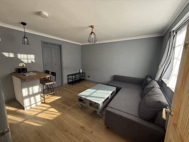 1 bedroom flat in Morden , SM4 Main Photo