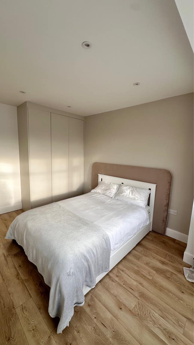 Bright double bedroom for professional Main Photo
