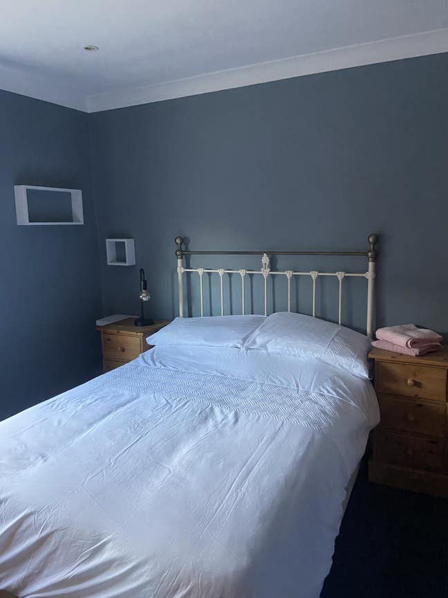 Double bedroom in a tidy house.  Main Photo