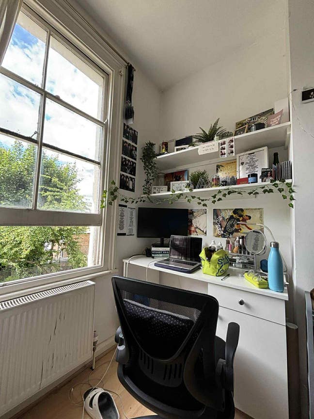 Double room in a friendly flat share  Main Photo