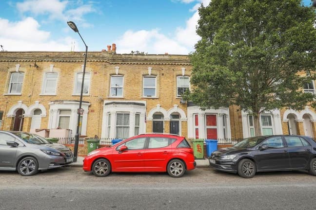 4-Bedroom House to rent Main Photo