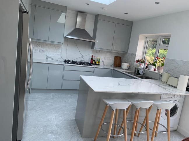 1 Extra-large double bedroom in Eastcote Main Photo