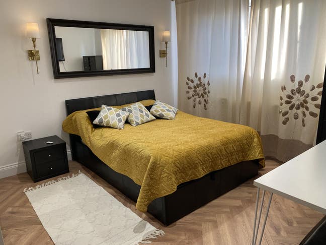 Cozy double room in a beautiful home Main Photo