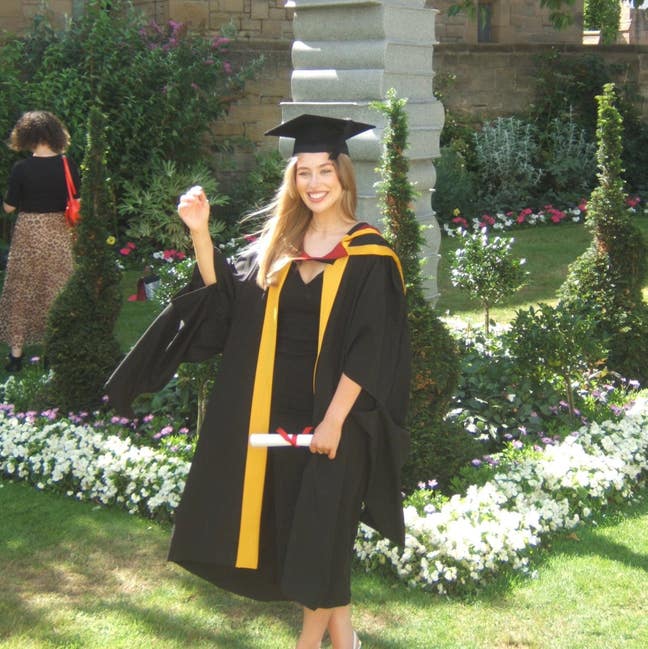 Grad looking for a room or buddy up! Main Photo