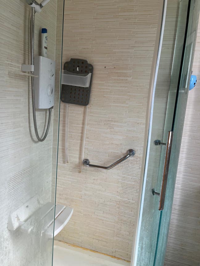 Bright & Spacious 3-Bedroom Flat | rent £450 Main Photo
