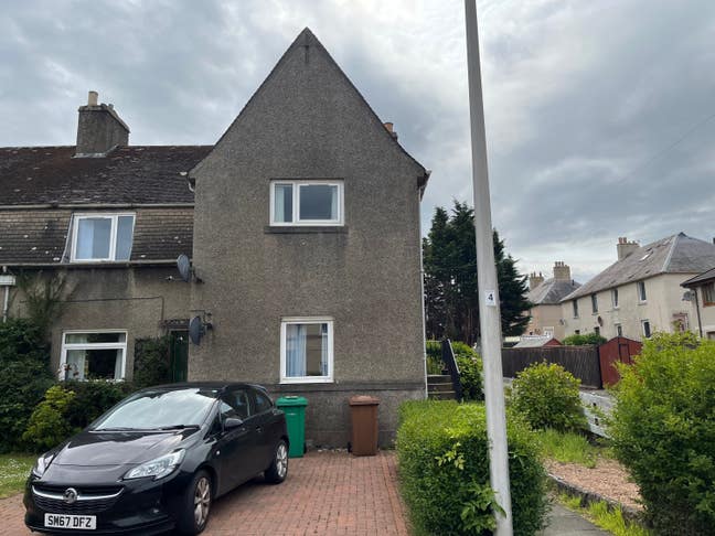 Bright & Spacious 3-Bedroom Flat | rent £450 Main Photo